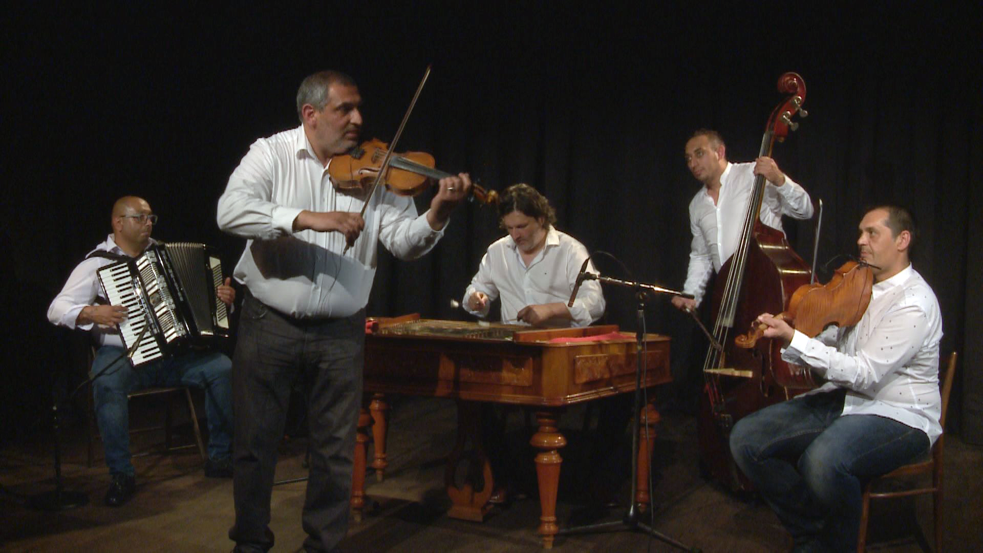 Aušvicate o kher baro/There is Big House in Auschwitz – Alexander Daško’s Dulcimer Band