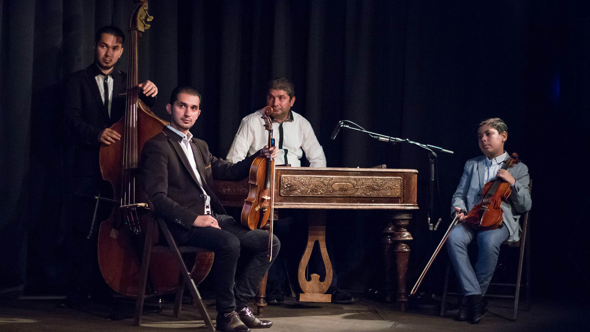 Living Book Holocaust Ďusi Band Jewish Songs